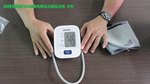 máy đo huyết áp omron cách sử dụng