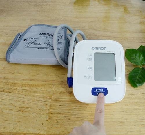 máy đo huyết áp omron không lên nguồn