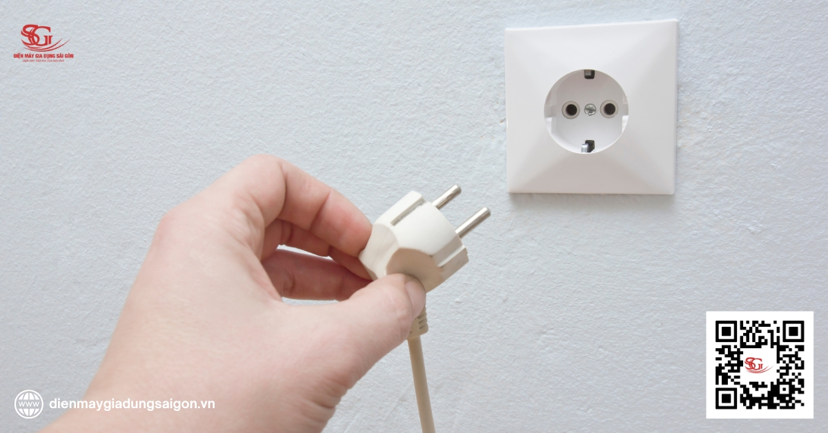 rút dây cắm của máy