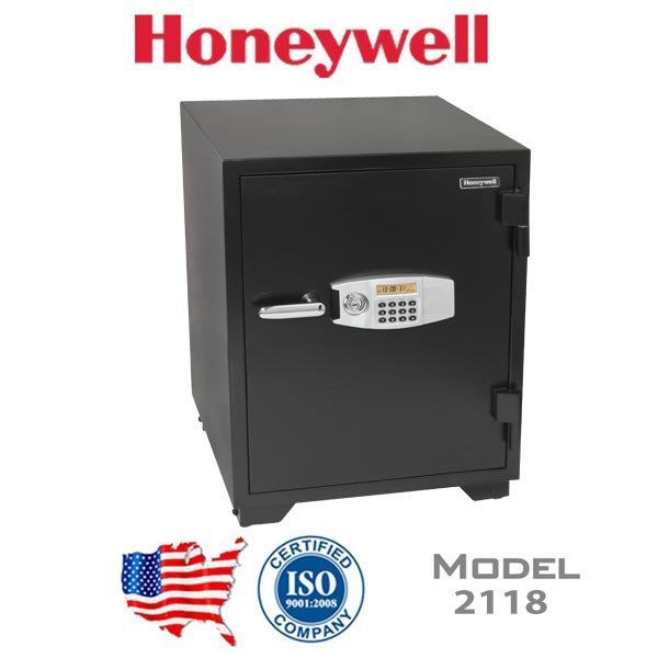 TỔNG QUAN SẢN PHẨM KÉT SẮT CHỐNG CHÁY CHỐNG NƯỚC HONEYWELL 2116 KHÓA ĐIỆN TỬ Két sắt Honeywell 2116 là model két điện tử cao cấp được thiết kế và chế tạo để chống cháy và chống nước nhằm bảo vệ tài sản bên trong một cách an toàn nhất. Thuộc tính sản phẩm – Thương hiệu: Honeywell – Mã sản phẩm: 2116 - Xuất xứ: Việt Nam – Bảo hành: 2 năm miễn phí tại Việt Nam ƯU ĐIỂM CỦA SẢN PHẨM: Két sắt Honeywell 2116 có khả năng chống lửa trong 1 giờ liên tục ở 1.700 ° F/927° C, đã được kiểm nghiệm và cấp giấy chứng nhận quốc tế UL và ETL. Két sắt Honeywell 2116 sử dụng Khoá cơ kết hợp với khóa kỹ thuật số điện tử chống mở két trái phép. - Hệ thống khóa an toàn khóa kỹ thuật số điện tử chống việc trộm cắp, mở két trái phép. - Vật liệu cao cấp thép dày 2 lớp chống nước, kết cấu vững chắc nhằm chống việc khoan nạy phá két. Két sắt an toàn Honeywell 2116 khoá điện tử thương hiệu Honeywell Mỹ, xuất xứ chính hãng - Bên trong két thiết kế khoa học, bố trí nhiều khay di động để chia két thành nhiều ngăn để phù hợp với các đồ cần bảo quản - Két được phủ bởi các lớp sơn dày, đều, bóng, mịn, chống gỉ, bền màu theo thời gian. Các tiêu chuẩn chất lượng hội tụ đầy đủ trong model Honeywell 2116 Hình ảnh: Khoá cơ kết hợp với khóa kỹ thuật số điện tử chống mở két trái phép Két Honeywell 2116 có khả năng chống lửa lên đến 1 giờ CÔNG DỤNG: – Két sắt Honeywell 2116 có trọng lượng 136kg, dung tích 66,5 lít khá thích hợp dùng cho văn phòng, doanh nghiệp, ngân hàng, resort, cửa hàng, ngân hàng và thậm trí là ở các gia đình. TIÊU CHUẨN CHẤT LƯỢNG: – Két sắt Honeywell2116 được sản xuất theo đúng tiêu chuẩn của Mỹ có đầy đủ giấy tờ chứng nhận xuất xứ, CO,CQ... Được UL và ETL kiểm nghiệm và cấp giấy chứng nhận quốc tế. THÔNG SỐ KỸ THUẬT CHI TIẾT CỦA SẢN PHẨM: - Kích thước bên trong (H x W x D): 21.4 in x 14.2 in x 13.4 in /543mm x 360mm x 340mm - Kích thước bên ngoài (H x W x D): 29.5 in x 19.6 in x 21.3 in /750mm x 497mm x 540mm - Kích thước đóng gói (H x W x D): 30.7 in x 21.3 in x 23.0 in / 780mm x 540mm x 585mm - Trọng lượng sản phẩm : 313.0 lbs / 136.0 kg - Thể tích bên trong: 2.35 cu ft / 66.5 L - Thể tích đóng gói: 8.702 cu ft / 0.246 cu m - Bảo hành 2 năm duy nhất tại Việt Nam - Thương hiệu số 1 nước Mỹ, xuất xứ chính hãng LƯU Ý KHI SỬ DỤNG KÉT SẮT HONEYWELL AN TOÀN, HIỆU QUẢ: Khi sử dụng két sắt HONEYWELL quý vị cần phải lưu ý một số điểm sau để đảm bảo hiệu quả: - Miếng dán số seri sản xuất két sắt tuyệt đối quý vị không được gỡ ra khỏi két. - Không được cất chìa khóa trong két. - Các số thông tin két sắt hãy ghi vào hồ sơ thông tin két. - Hướng dẫn sử dụng két hãy giữ lại không cất nó trong két. Chú ý: Không trả lại két sắt về cửa hàng: Nếu két sắt của bạn gặp vấn đề gì vui lòng hỗ trợ khách hàng qua điện thoại gặp phòng bảo hành kỹ thuật của công ty chúng tôi để được giải quyết: 012345 888 22 BẢNG TÓM TẮT TÍNH NĂNG KÉT SẮT HONEYWELL Hiện nay, Honeywell đã phát triển hệ thống phân phối và chuỗi bán lẻ trên tất cả 6 lục địa, két sắt Honeywell đã có mặt tại các chuỗi bán lẻ khắp nơi trên nước Mỹ và trên 60 quốc gia trên toàn thế giới. MỘT SỐ HÌNH ẢNH KHÁC CỦA SẢN PHẨM: Két sắt an toàn Honeywell 2116 khoá điện tử Bảo hành 2 năm duy nhất tại Việt Nam Toàn bộ bên trong và bên ngoài được phủ bởi các lớp sơn đều, dày, bóng, mịn, chống gỉ, chống xước và đặc biệt là rất bền màu theo thời gian Các ngăn chứa đồ rất sang trọng và đảm bảo độ an toàn rất cao Nhiều vị trí để sắp xếp khay di động nhằm chia két thành các tầng nhỏ, phù hợp với các kích cỡ của những vật dụng cần lưu trữ Với cấu tạo két đúc 2 lớp kết hợp tường chống cháy bên trong, giúp cho chiếc két sắt Honeywell Mỹ trở nên an toàn hơn và khắc chế lại những đám cháy lớn có nhiệt độ cao 1.700 ° F/927° C trong 1 giờ liên tục. Với bộ khóa cơ kết hợp khóa kỹ thuật số, két sắt chống cháy, chống nước Honeywell Mỹ vẫn mang lại được tính bảo mật an toàn tuyệt đối khi sử dụng. Không những thế mà với hệ thống báo động chống trộm giúp nó trở nên an toàn trước những tên trộm chuyên nghiệp