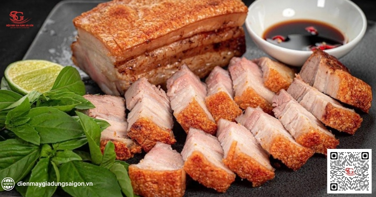 Mẹo làm heo quay bằng nồi chiên không dầu da giòn phồng, thịt mềm