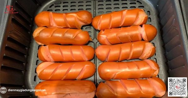 Nướng xúc xích đông lạnh dễ dàng chỉ với nồi chiên không dầu