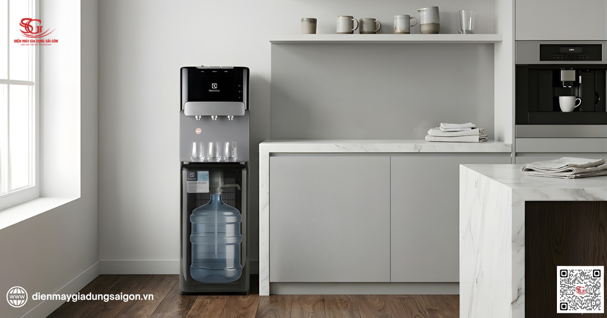 Electrolux EQAXF01BXBV bình âm màu đen sang trọng