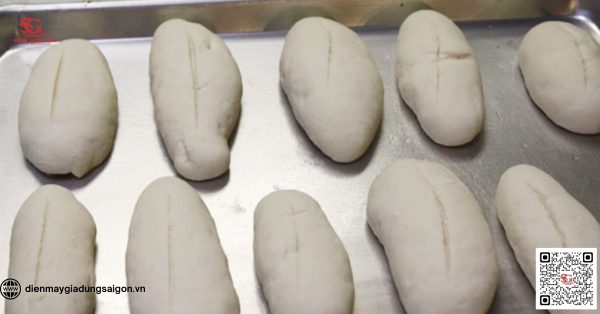 Tạo hình và ủ bánh lần cuối
