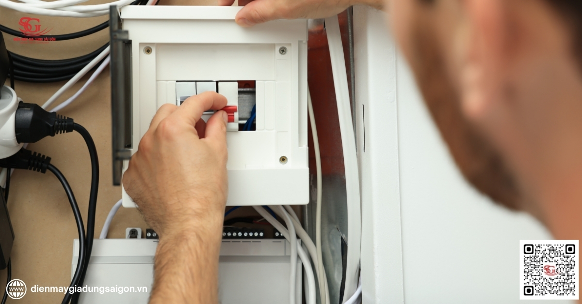 Ngắt nguồn điện ngay lập tức khi lò nướng bị ngập nước