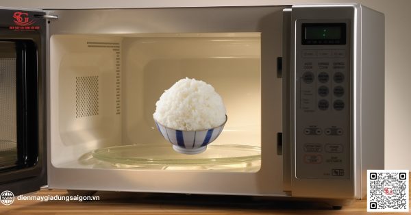 Lưu ý an toàn khi nấu cơm trong lò vi sóng