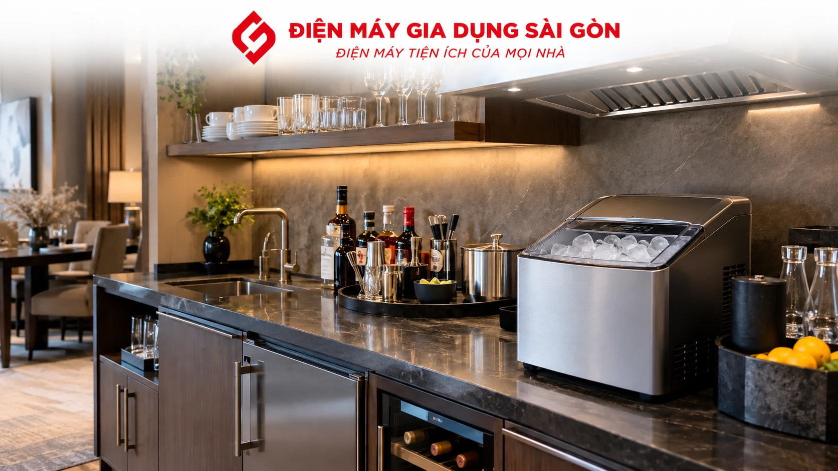 Máy làm đá và thiết bị bếp trong khu pantry quầy bar khách sạn hiện đại
