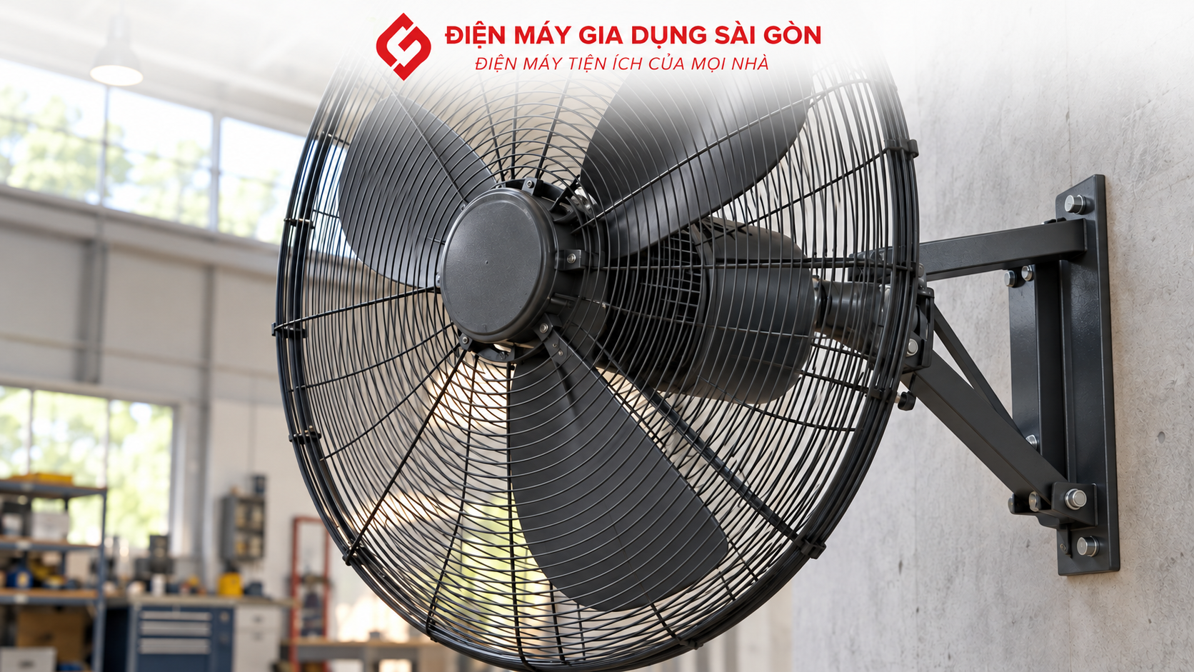 Cận cảnh lồng bảo vệ và giá treo tường của quạt Ching Hai W24-3Đ